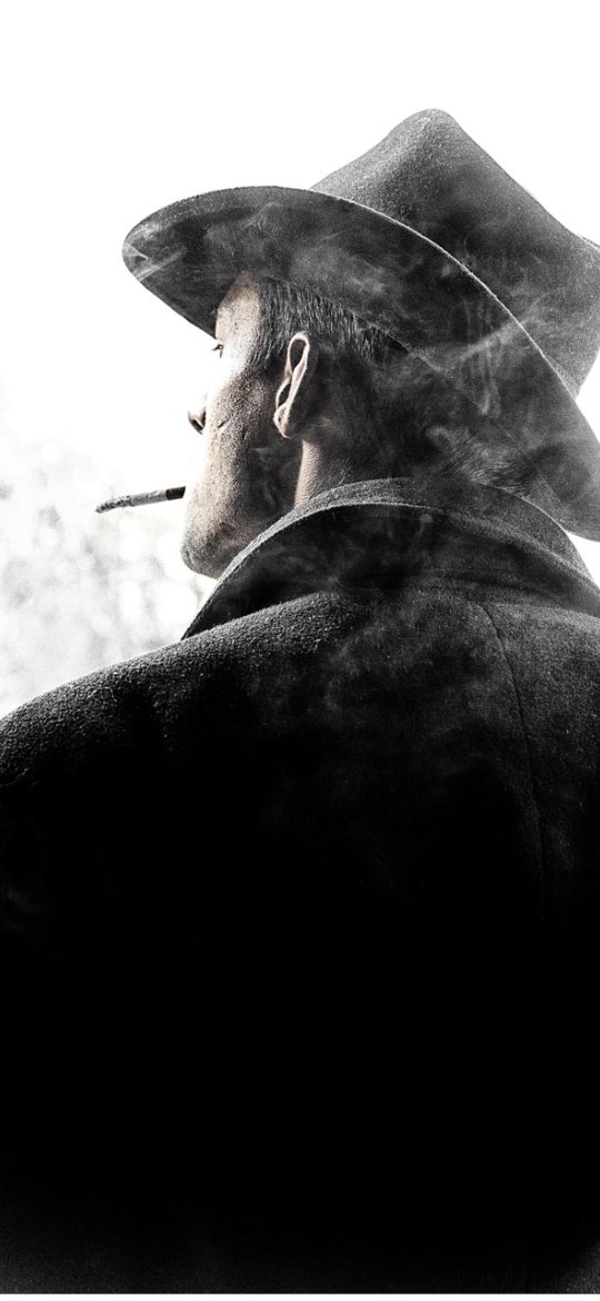 电影免费在线观看App个人中心截图，账号信息与观看历史、我的缓存、设置几个入口纵向排列，顶部显示头像与昵称区域
