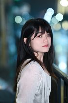 2026年韩国悬疑惊悚电影封面，雨夜街道与孤独身影，高清免费在线观看完整版